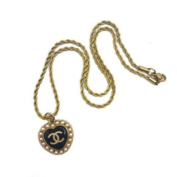 CHANEL CC Charm Pendant Heart Faux Pearl Necklace Gold Plated Chain - Picture 6 of 10